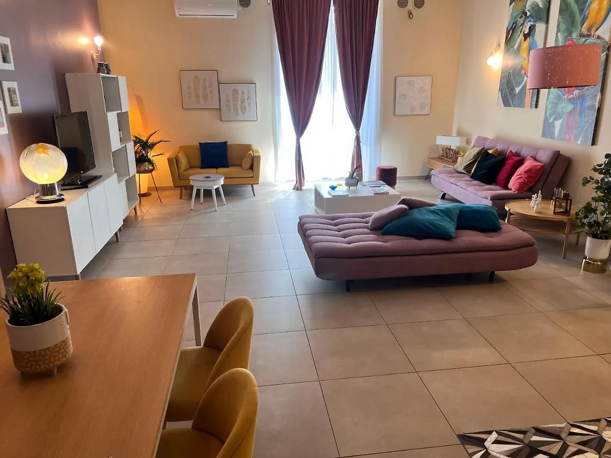 Zefia Home Κατάνια 0*,